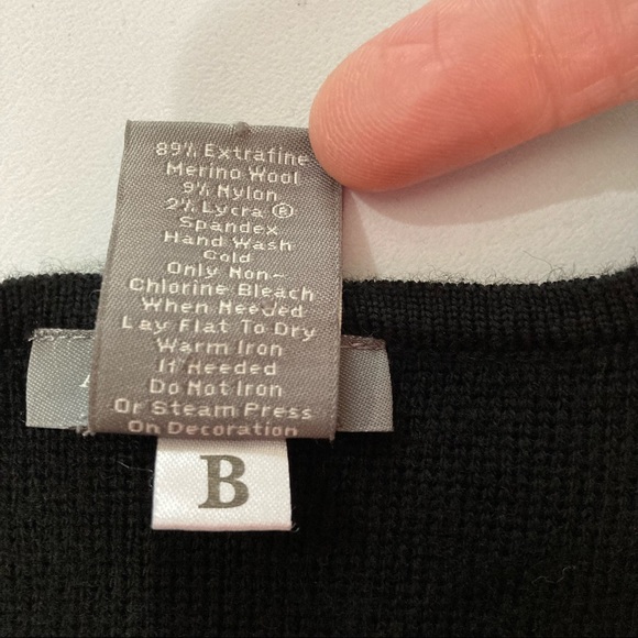 ANN TAYLOR BLACK BEADED CARDIGAN WITH LONG SLEEVES WOMENS SIZE XS - Picture 9 of 12